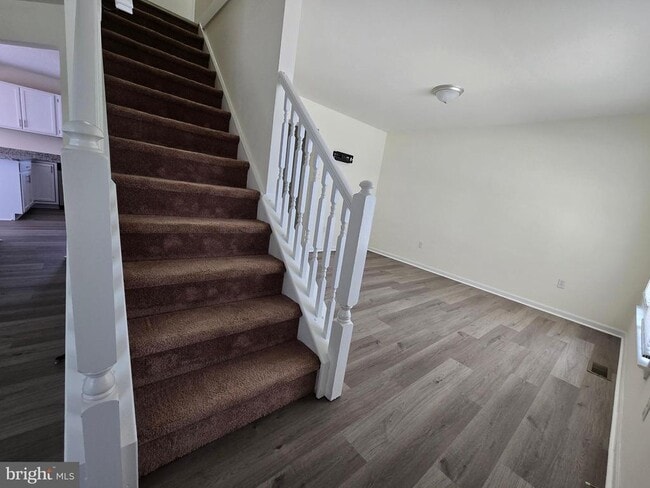 Building Photo - 23 Lordship Ln