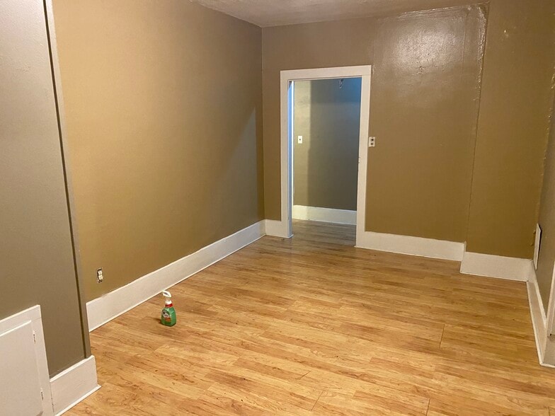 Living Room - 712 Poplar St