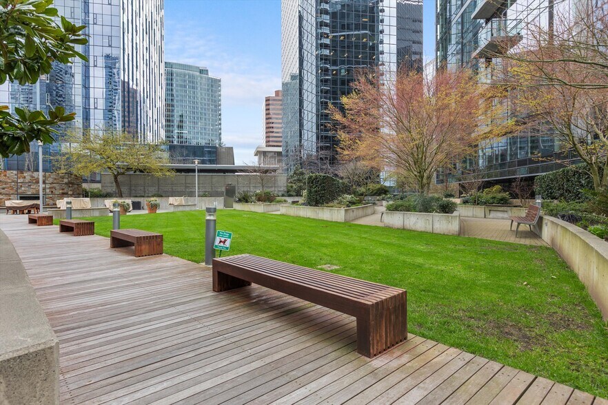 Building Photo - 10700 NE 4th St