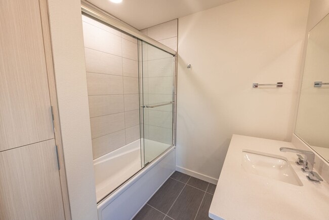 Building Photo - Riverside Townhomes - Waterfront Living in...