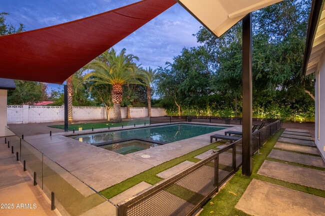 Building Photo - 4421 E Earll Dr