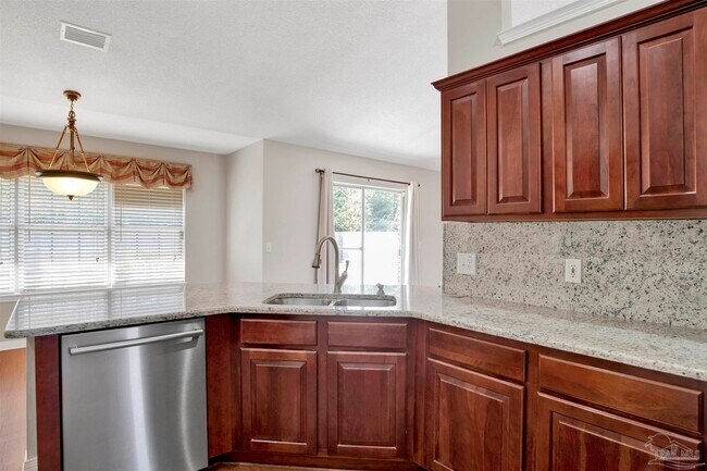 Building Photo - 578 Batten Blvd