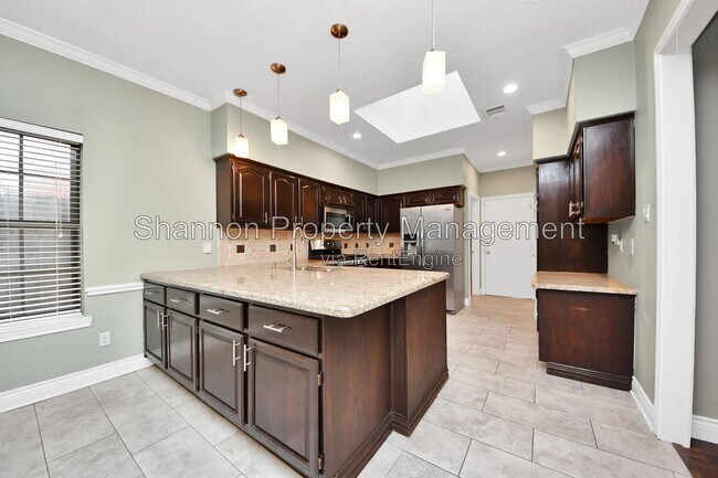 Building Photo - 15818 Sweetwater Creek Dr