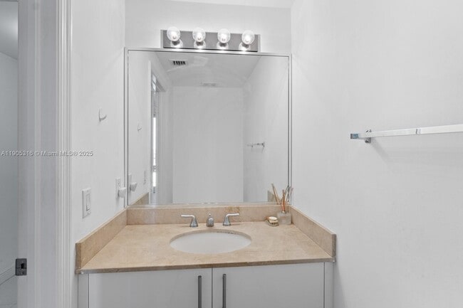 Building Photo - 2701 SW 3rd Ave