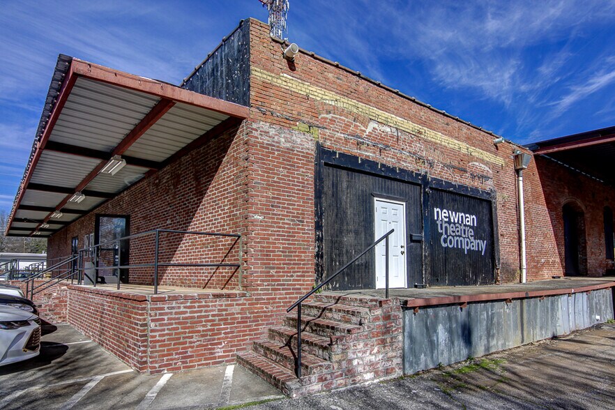 Building Photo - 48 Clark St