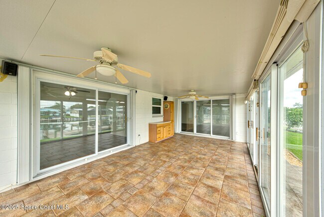 Building Photo - 1065 Molaki Dr