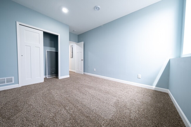 Building Photo - 18196 Goldfinch Wy