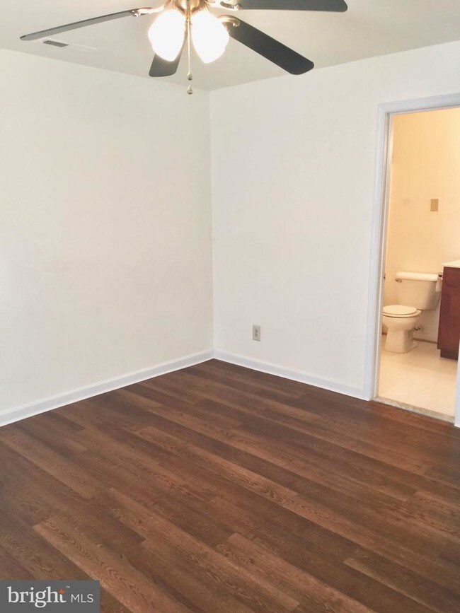 Building Photo - 33 Fern Oak Cir