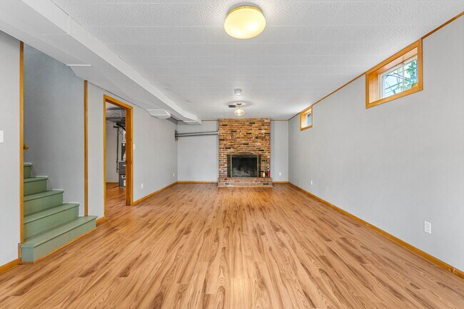 Building Photo - 2230 Jasper Way NW