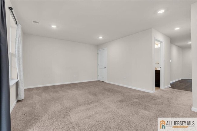 Building Photo - 504 E International Rd