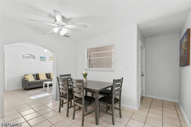 Building Photo - 717 95th Ave N