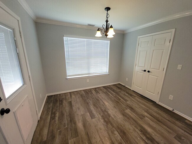 Building Photo - 115 Sendero Dr