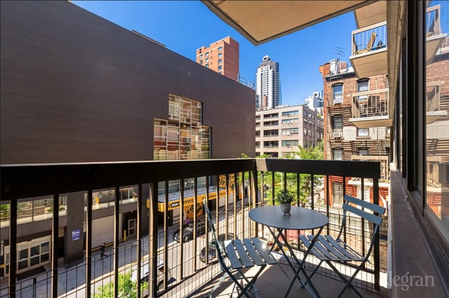 Building Photo - 403 E 62nd St