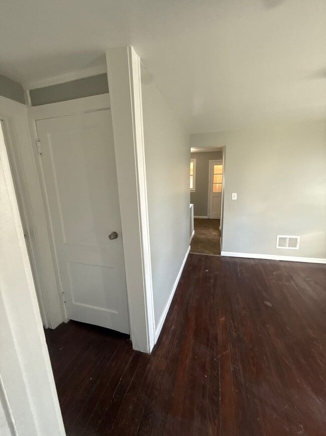 Building Photo - 4 Bedroom 2 Bath Home in Lincoln Park