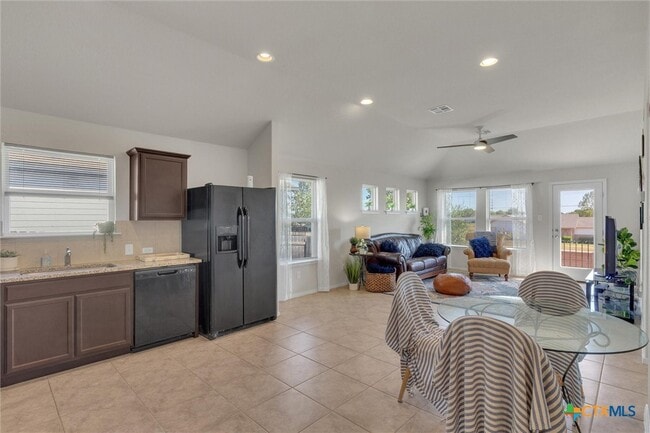 Building Photo - 425 Spiny Lizard Ln