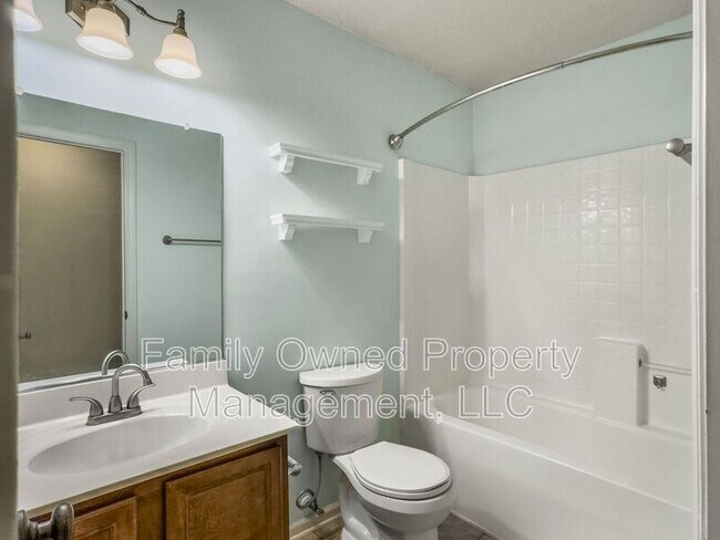 Building Photo - 72 Blue Jasmine Ln