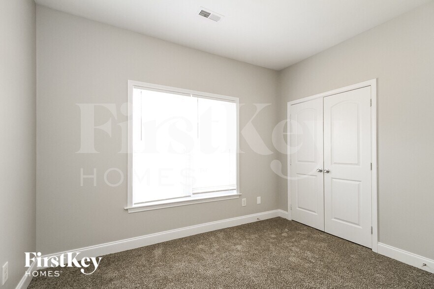 Building Photo - 3117 Knoll Ridge Dr