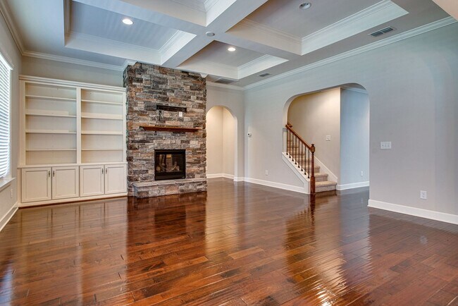 Building Photo - 9810 Glenmore Ln