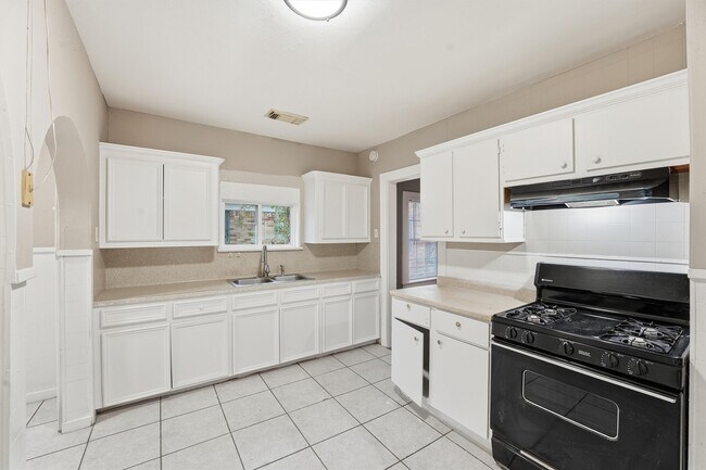 Building Photo - 144 Glendale St