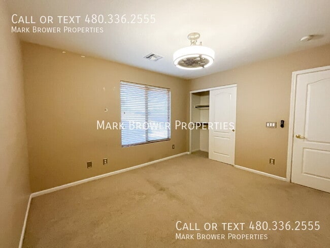 Building Photo - 380 W. Roadrunner Dr.