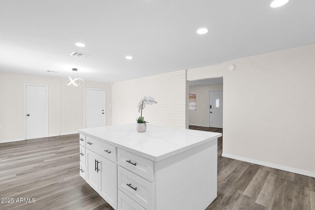 Building Photo - 301 N 87th St