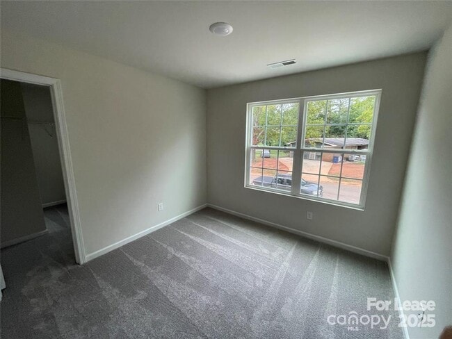 Building Photo - 354 Hollingswood Dr