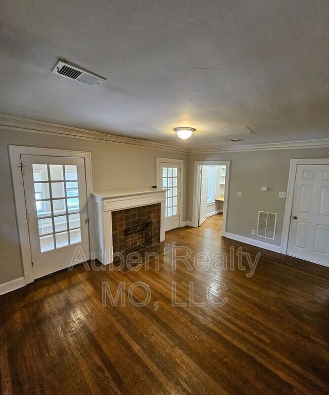 Building Photo - 5400 Harrison St