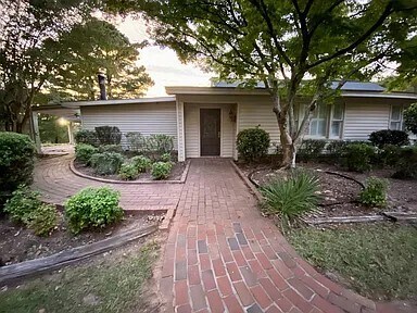 Building Photo - 2760 Louisville Rd