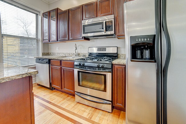 Building Photo - 4858 S Prairie Ave
