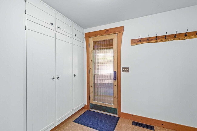 Building Photo - 970 Elkader St