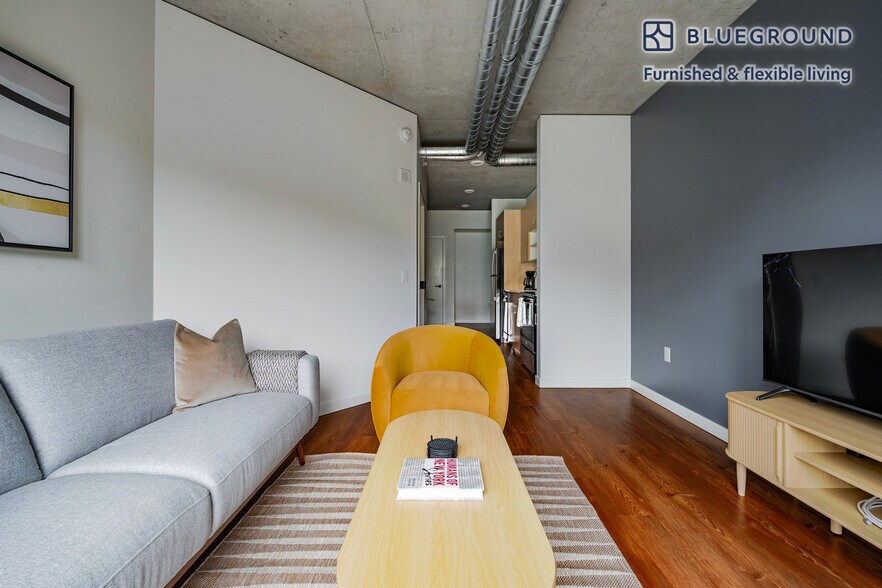 Building Photo - 624 Yale Ave N