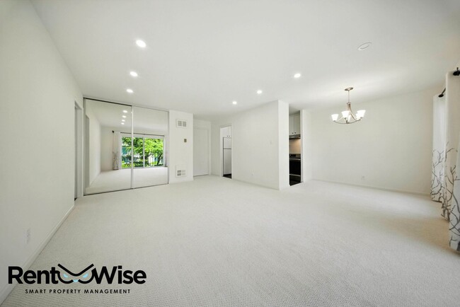 Building Photo - 818 N Delaware St