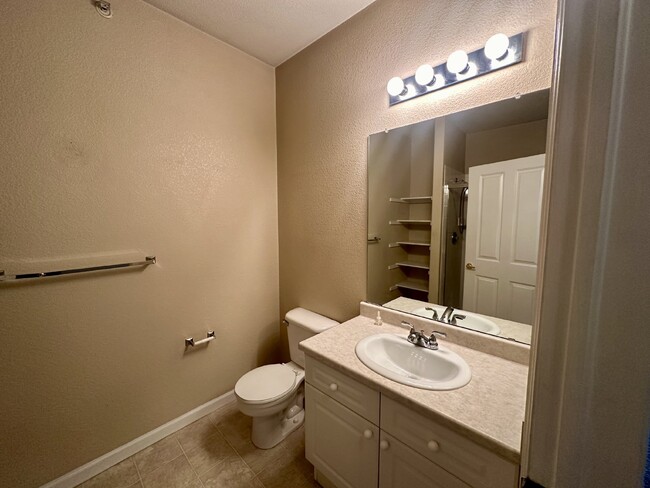 Building Photo - "Littleton 2-Bed, 2-Bath Condo Retreat wit...