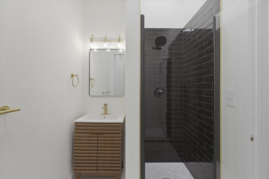 Building Photo - 4004 N Bell Ave