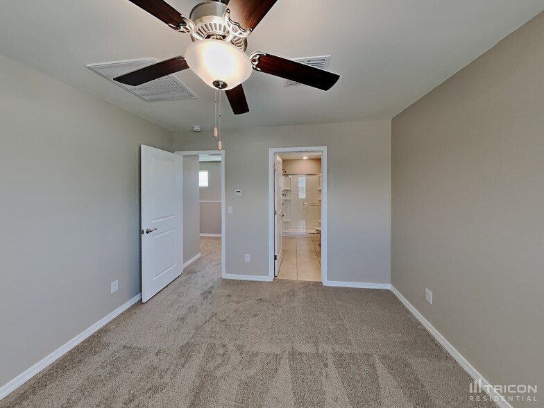 Building Photo - 3940 S 79th Dr