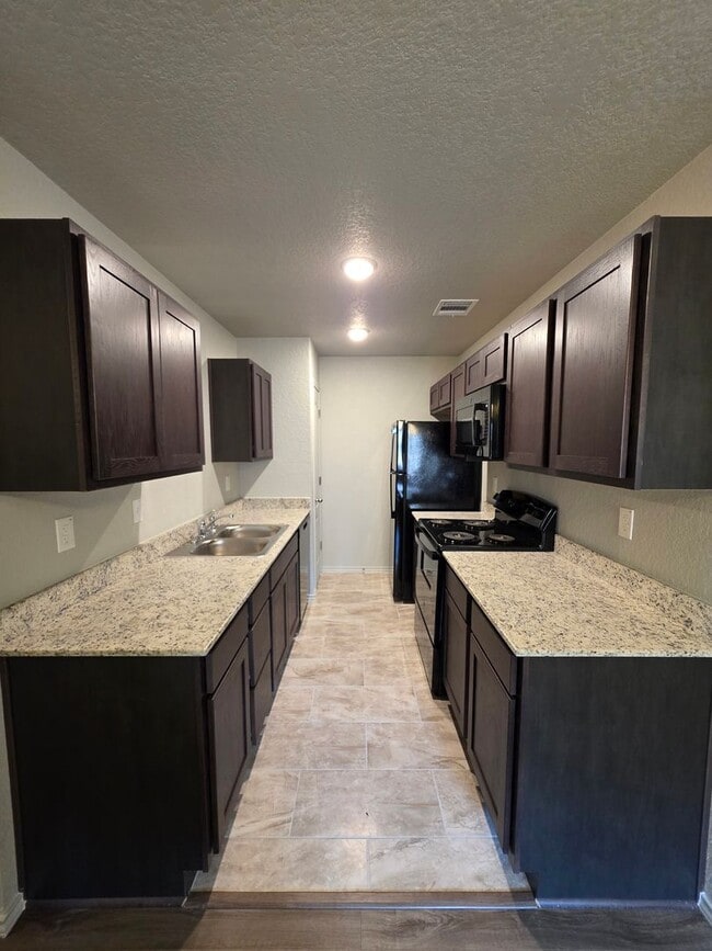 Building Photo - 3 Bedroom / 2 Bath Duplex Copperas Cove