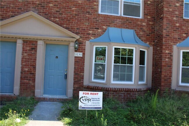 Primary Photo - 1233 Sweet Pine Dr