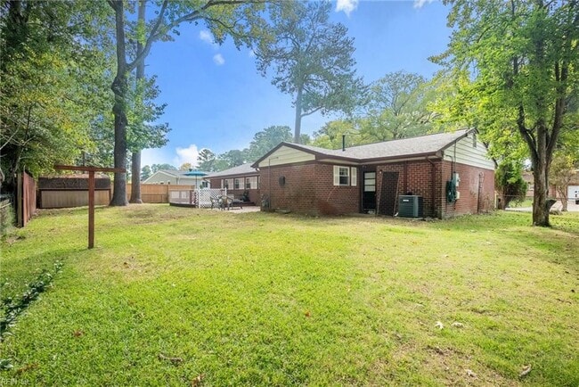 Building Photo - 3252 Club House Rd