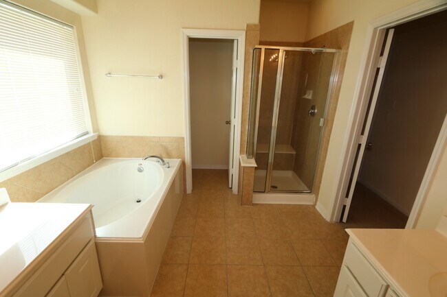 Building Photo - 7555 Autumn Sun Dr