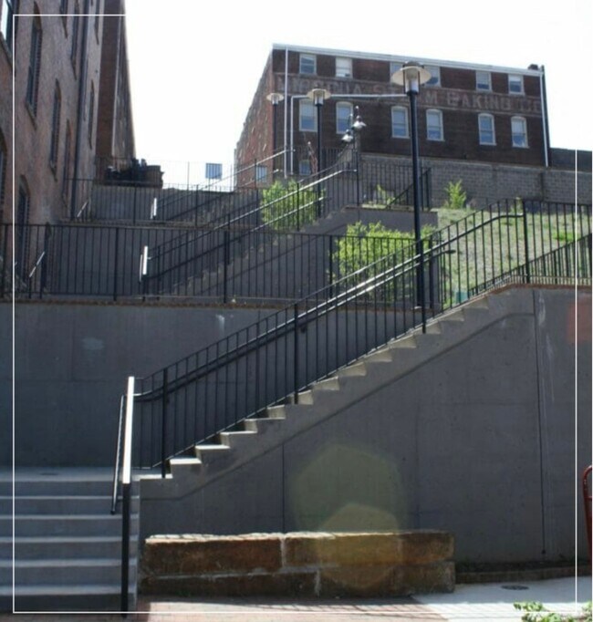 Building Photo - Midpoint Apartments in the heart of Downtown Lynchburg
