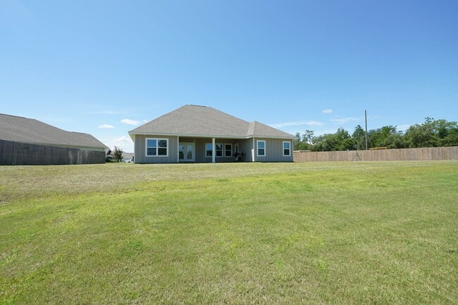 Building Photo - Spacious 5-Bedroom Home in Desirable Crest...
