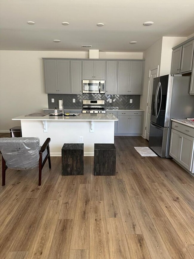 Building Photo - Brand New Large, 4BR End-Unit townhome in ...