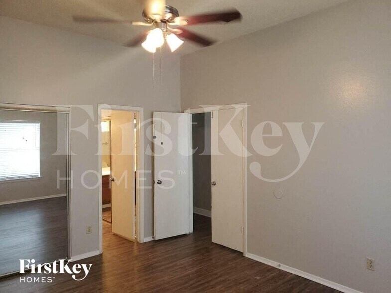 Building Photo - 21134 Western Valley Dr