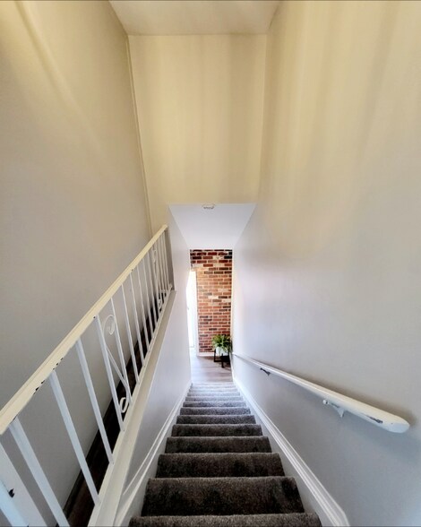 Building Photo - 21771 Hidden Rivers Dr N
