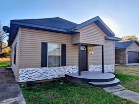 Building Photo - 1313 W Huntington Ave