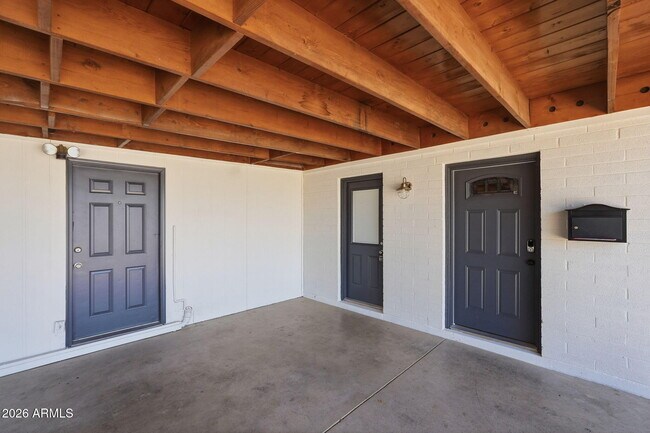Building Photo - 1609 E Gaylon Dr