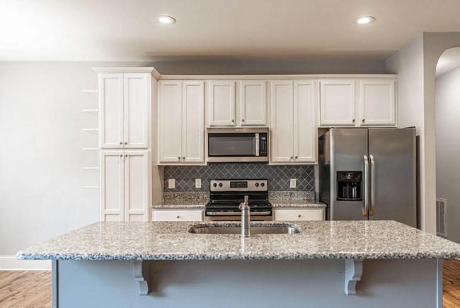 Building Photo - 2 Sawmill Ct