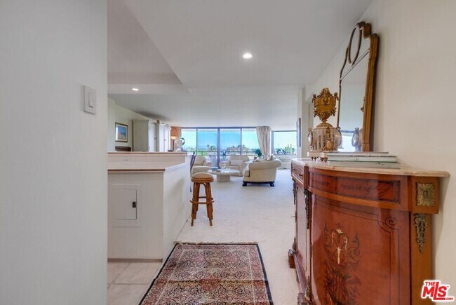 Building Photo - 4337 Marina City Dr