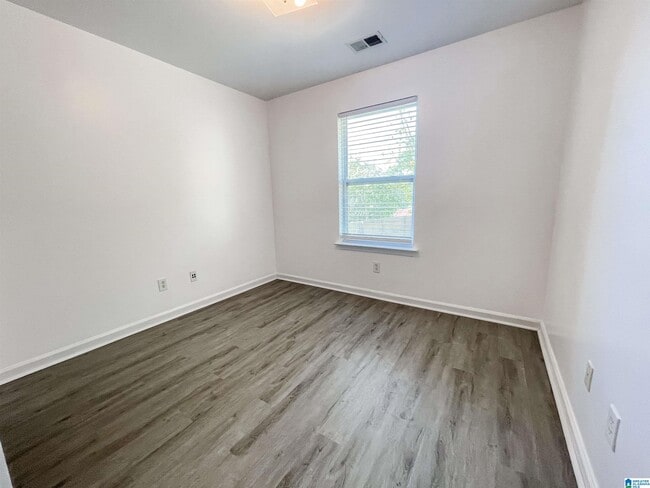 Building Photo - 919 47th Way S