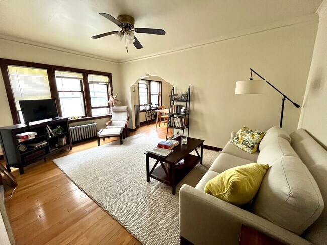 Interior Photo - 3825 N Oakland Ave